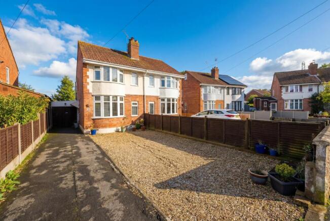 3 bed semi-detached house for sale