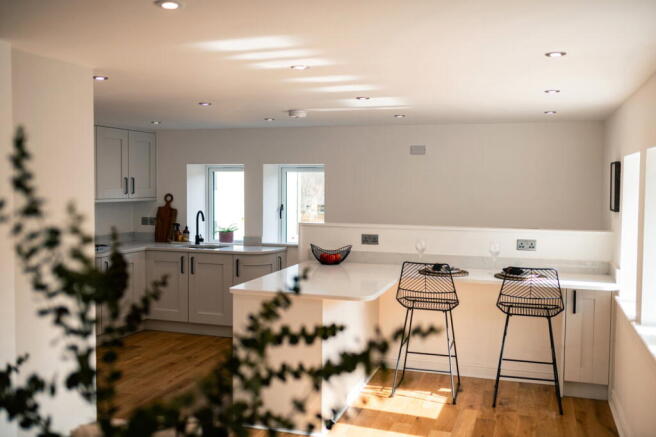 5 bed Town House for sale Image 6