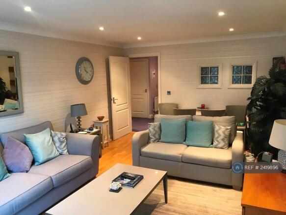 Lounge/Dining