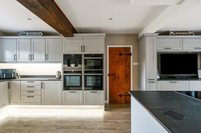 Steeds Lane, Kingsnorth, Ashford, Kent, TN26 photo 4