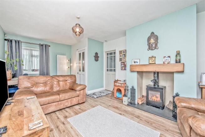 Living / Dining Room: