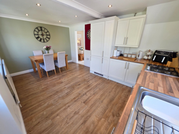 3 bed Semi-Detached for sale Image 5