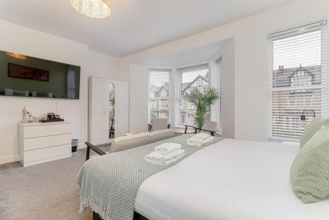 9 bed Town House for sale Image 5