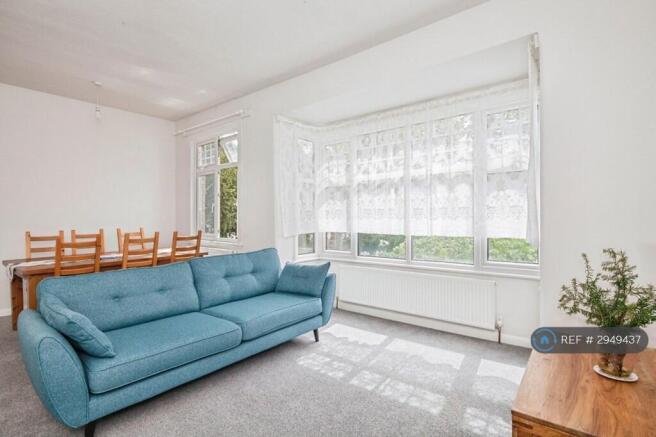 Large, Light-Filled Living & Dining Area (30 Sq m)