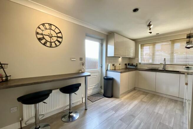 4 bed Detached for sale Image 4