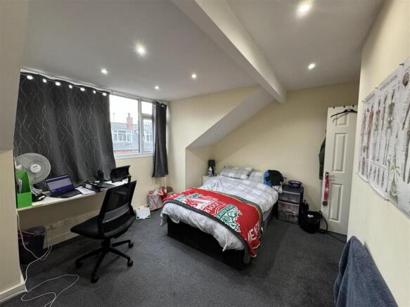 5 bed Terraced to rent Image 4