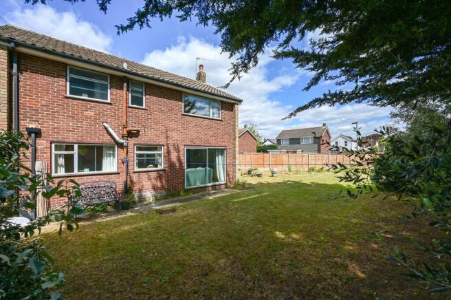 Hereford Close, Laleham, Surrey, TW18 photo 3