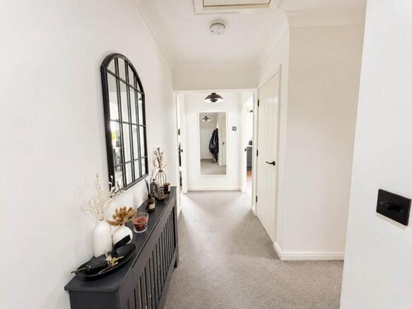 Griffen Road, Weston Village photo 2