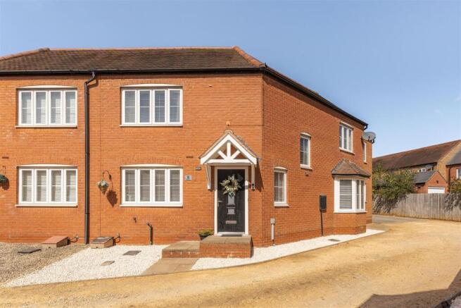 8 Sage Close, Banbury-3.jpg