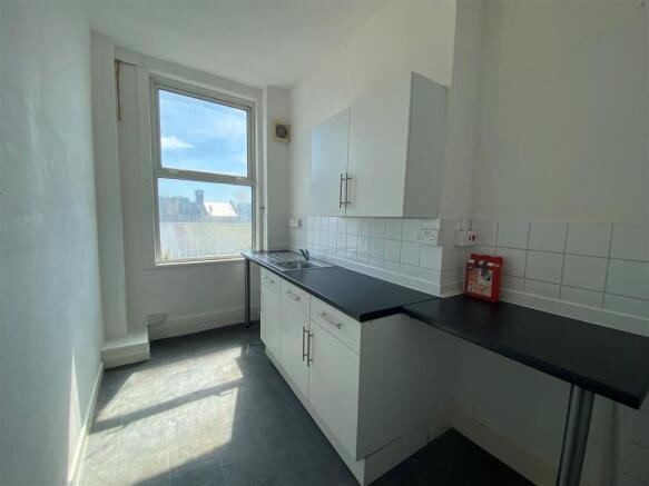 74 High Street FF - kitchen.jpg