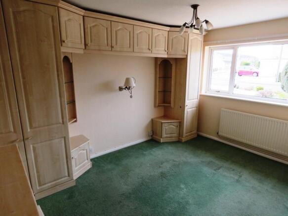 bedroom 1.JPG