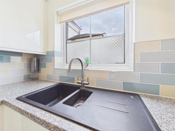 2 bed Flat for sale Image 8
