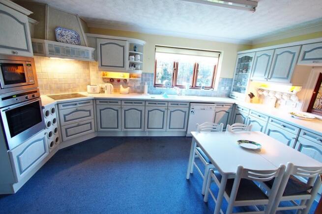 Kitchen / breakfa...