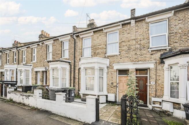 2-bed flat on Palace Road, London, N11, £470,000