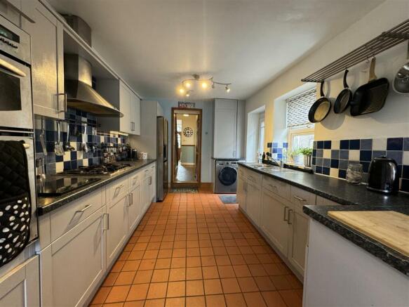 KITCHEN/BREAKFAST ROOM