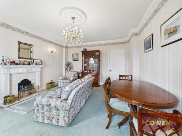 2 bed Flat for sale Image 4