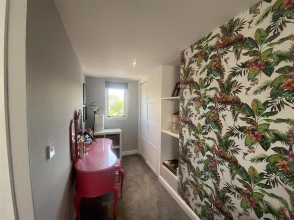 4 bed House for sale Image 12