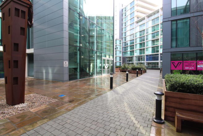 2 bed Apartment to rent Image 8