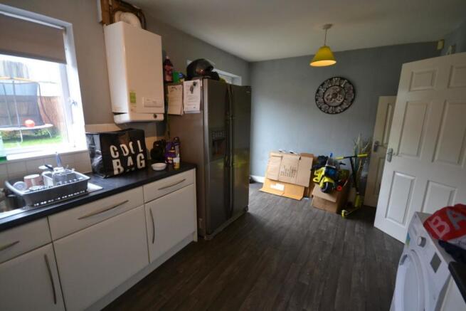 KITCHEN/DINING AREA