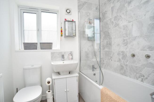 4 bed Semi-Detached for sale Image 8