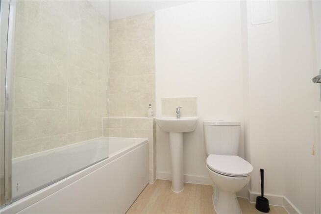 3 bed Semi-Detached to rent Image 11