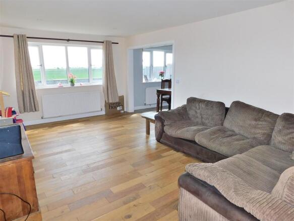 LIVING ROOM 2.JPG