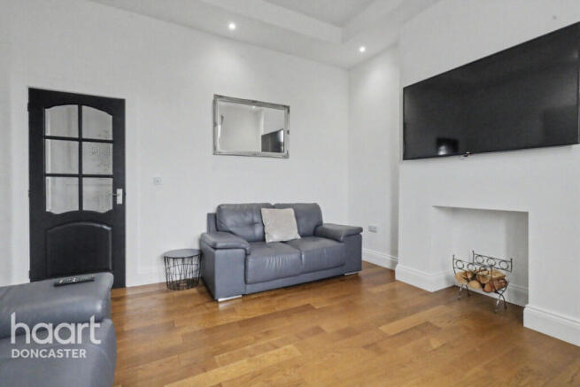 5 bed Detached for sale Image 7
