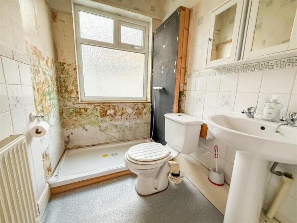 SHOWER ROOM