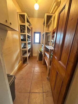 4 bed Detached for sale Image 7