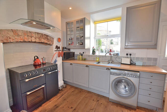 3 bed Terraced for sale Image 6