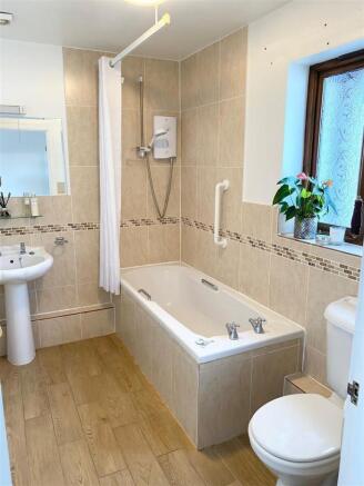 3 PIECE FAMILY BATHROOM