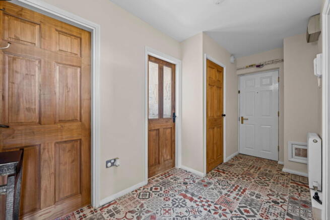 3 bed Flat for sale Image 11