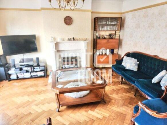 room-2-32-sharon-gardens-e9-7rx-1064884