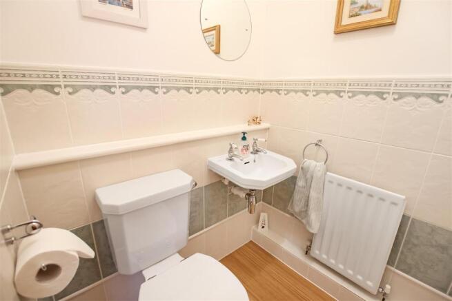 Bathroom (2).jpg
