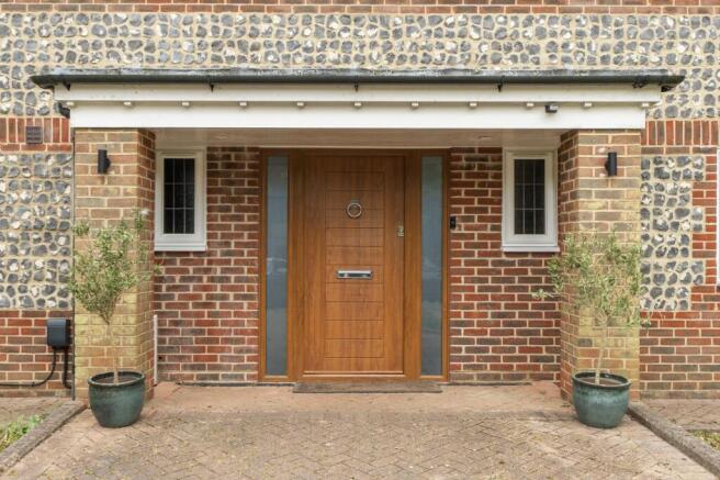 Pepper Close, Caterham, CR3 photo 4