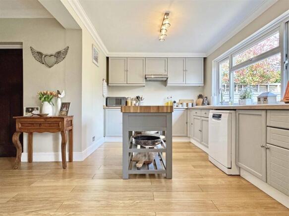 Kitchen c.jpg