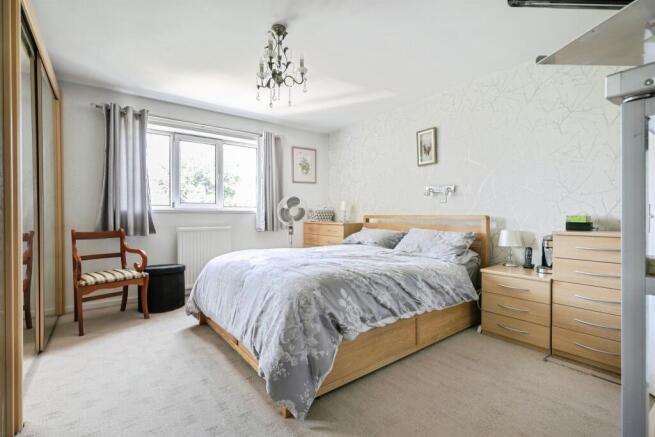 4 bed Detached for sale Image 9