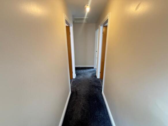 2 bed Apartment to rent Image 6