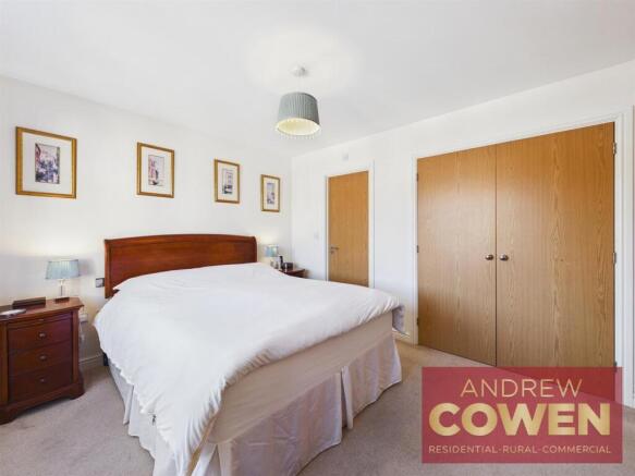 4 bed Detached for sale Image 8