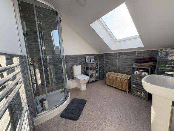 4 bed Detached for sale Image 11