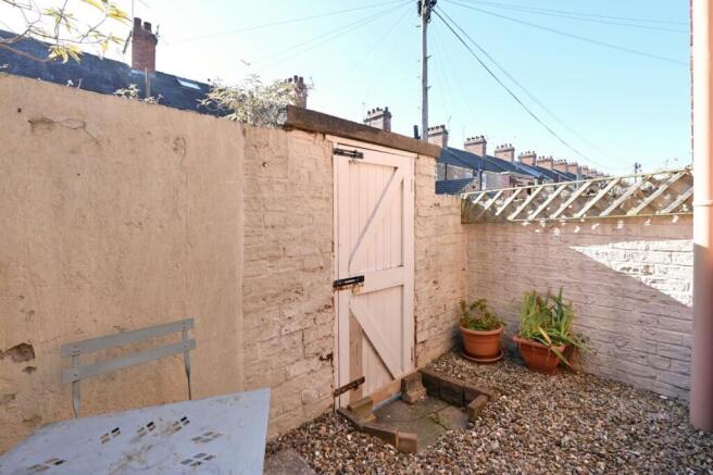 2 bed Terraced to rent Image 10