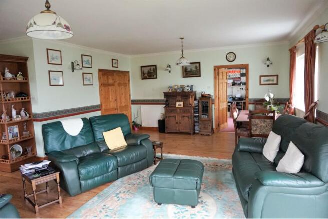Lounge/Dining Room