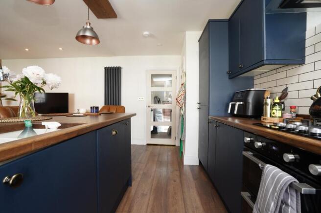 2 bed Apartment for sale Image 4