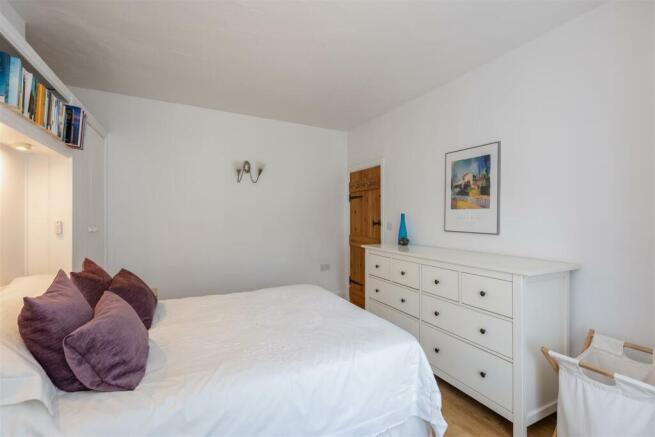Hill Cottages 28 Bedroom 2-2.jpg