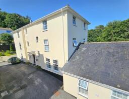Flat 6, Russell Court Gardens, Bannawell Street, Tavistock PL19 0DR