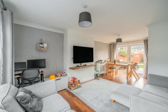 6 LUDLOW CLOSE-10.jpg