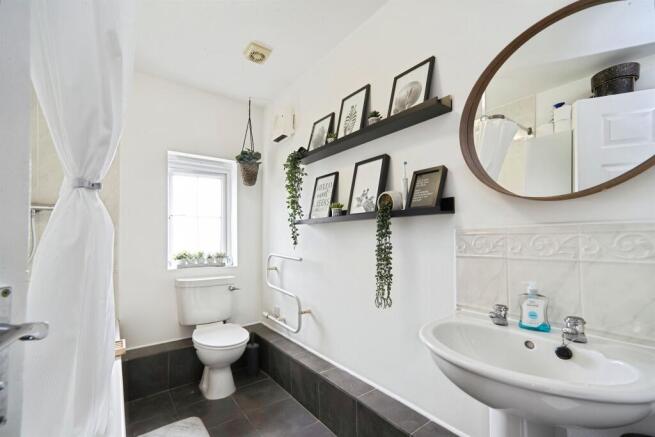 2 bed Flat for sale Image 11