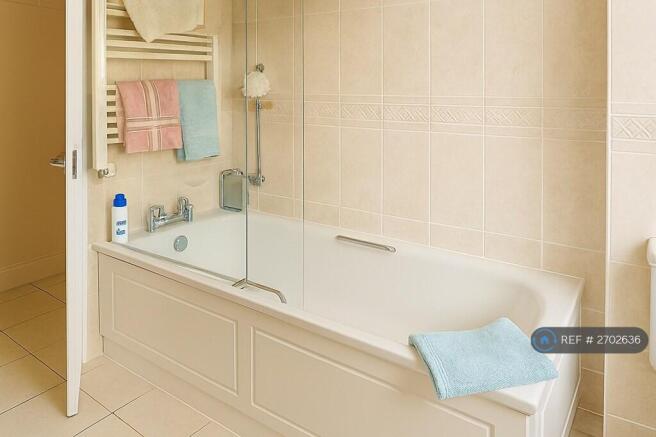 Family Bathroom Shared With Landlord Only 