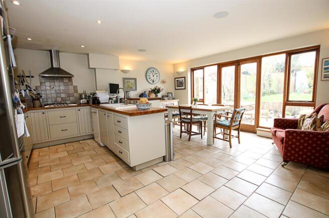 Kitchen1.jpg