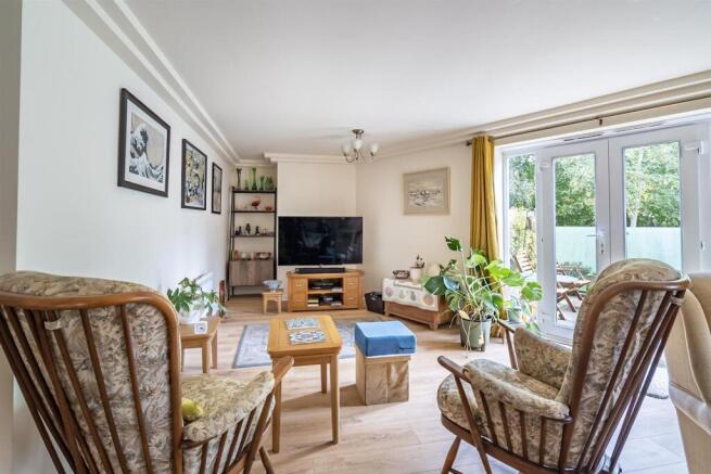 2 bed Apartment for sale Image 3